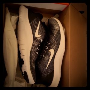 8.5 nike flex 2018 RN sneakers .
